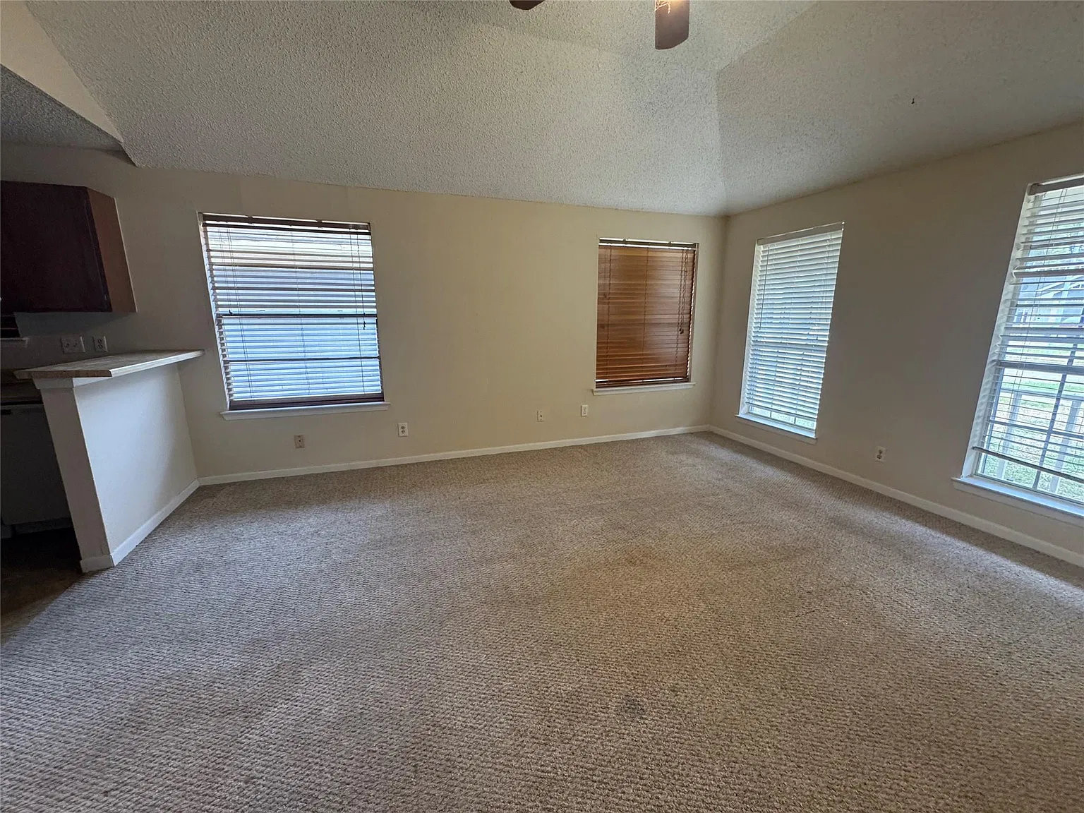 2 bed, 1.0 bath, 855 sqft, $1,350 — Photo 2