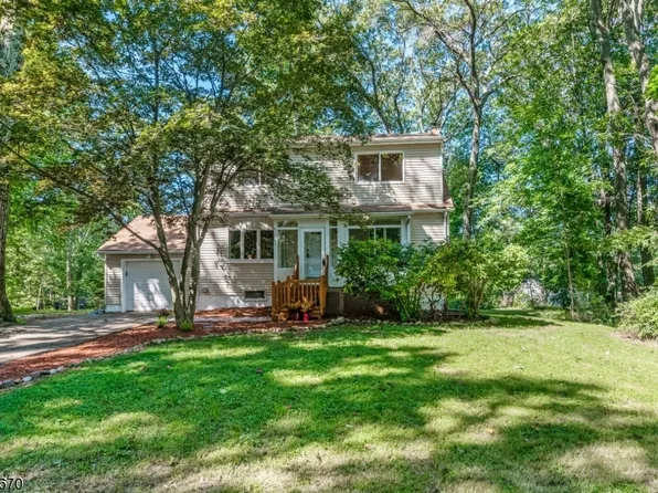 28 Leo Ave, Hopatcong Boro, NJ 07874