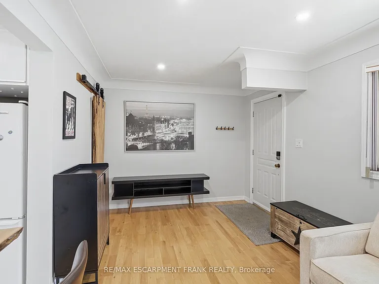 95 E 18th St #1 — Photo 10