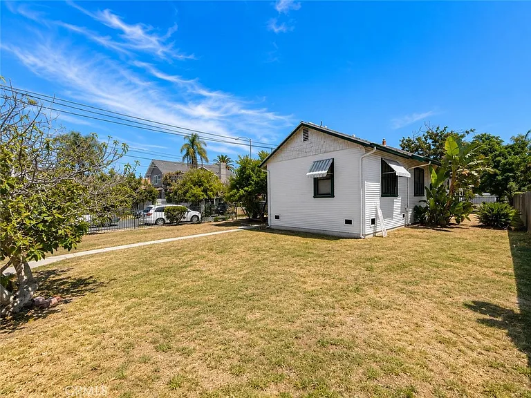103 S Ardmore Ave — Photo 6