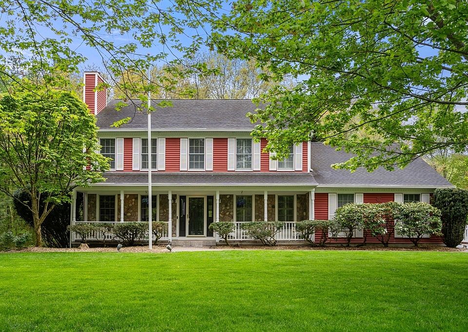 1st image of 7 Maple Brook Ln