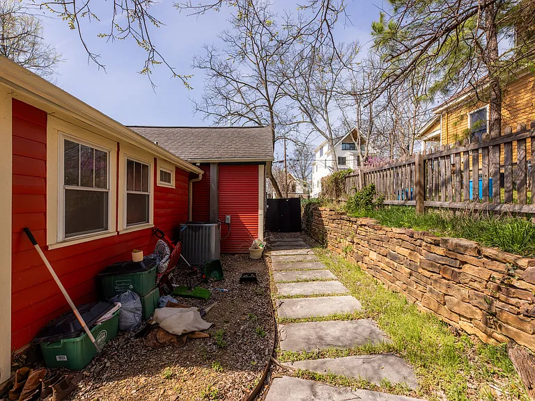 224 S Church Ave — Photo 33