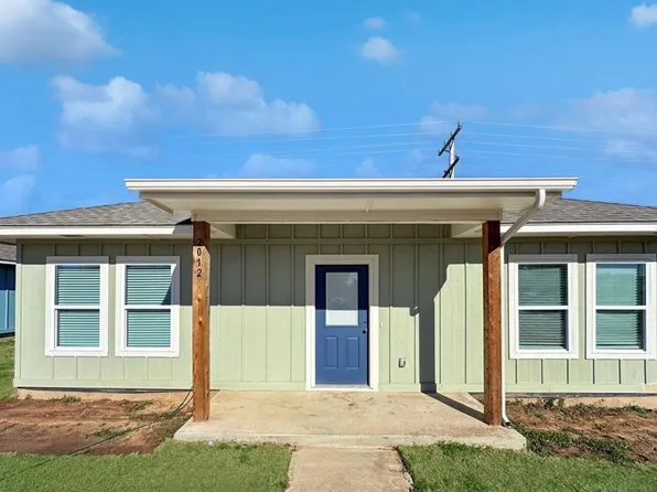 122 Sterling Dr, Chickasha, OK 73018