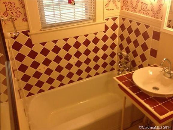 5th image of 301 Magnolia St