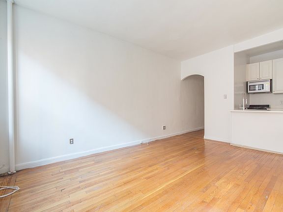 3rd image of 343 E 51st St. 1a Ct