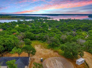 548 Cresthaven Ct, Azle, TX 76020