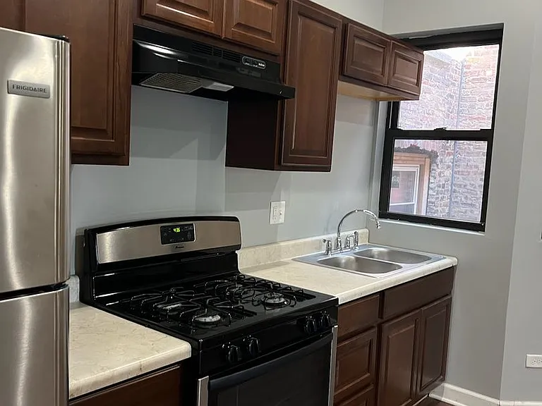 1141 S Western Ave #2R — Photo 4