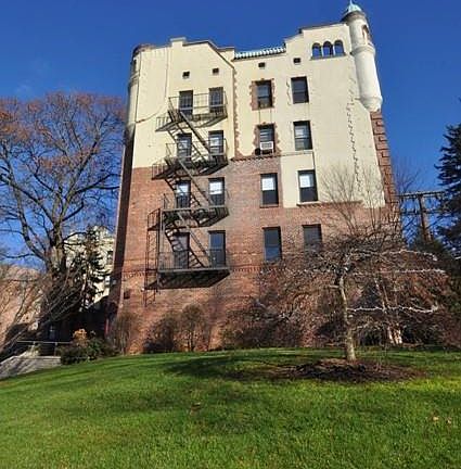 2nd image of 1 Columbia Ave APT Aa