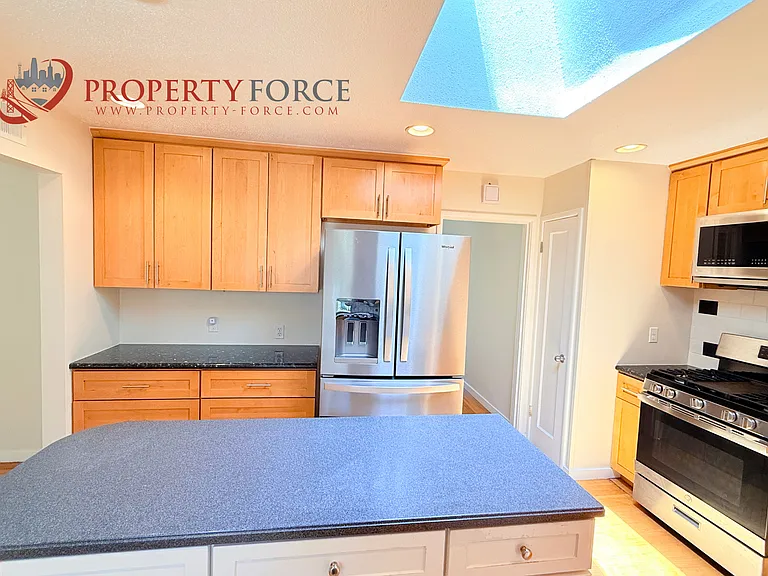 1623 Howard Ave — Photo 20