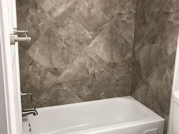 3rd image of 2301 NW 41st Ave APT 203