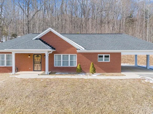 1064 Little Catawba Creek Rd, Troutville, VA 24175