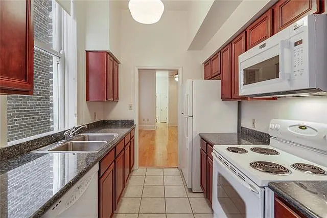 237 Dauphine St — Photo 4