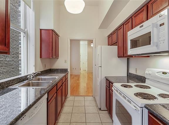 4th image of 237 Dauphine St Unit 1