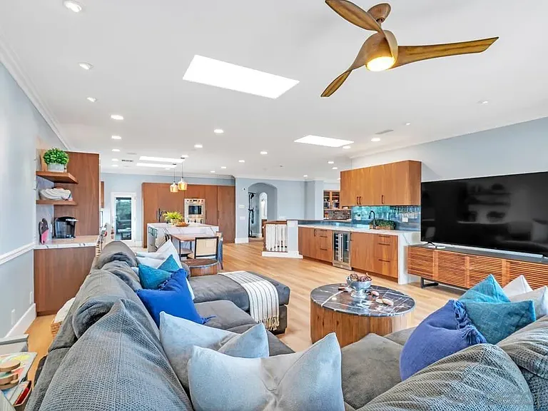 7564 Navigator Cir — Photo 38