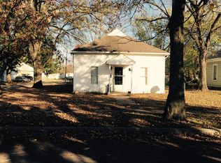 201 S 3rd St, Iola, KS 66749