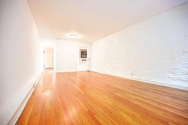 Rented by Urbane Brokerage | media 9