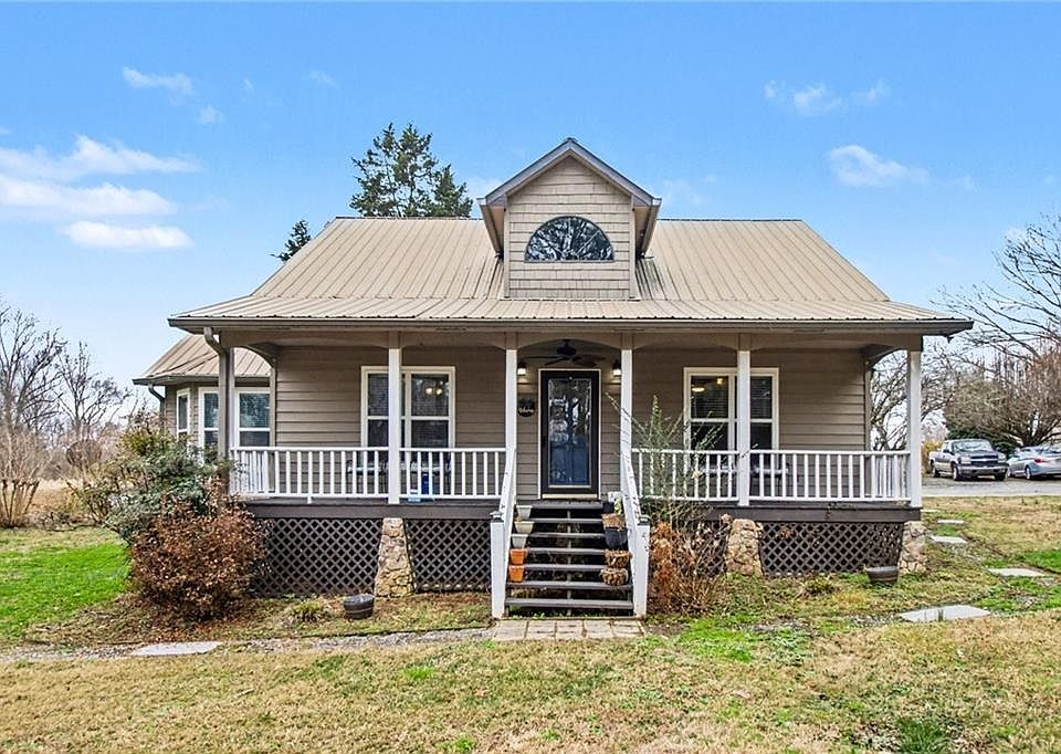 1st image of 1932 Riverbend Rd SW