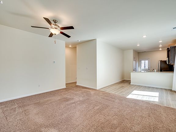 5th image of 1419 W 16th Ave