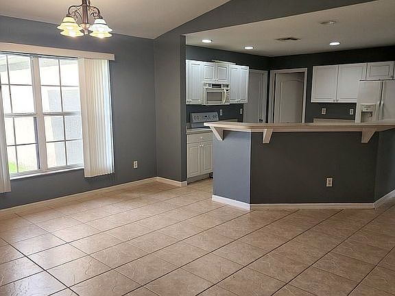 5th image of 3921 37th St SW
