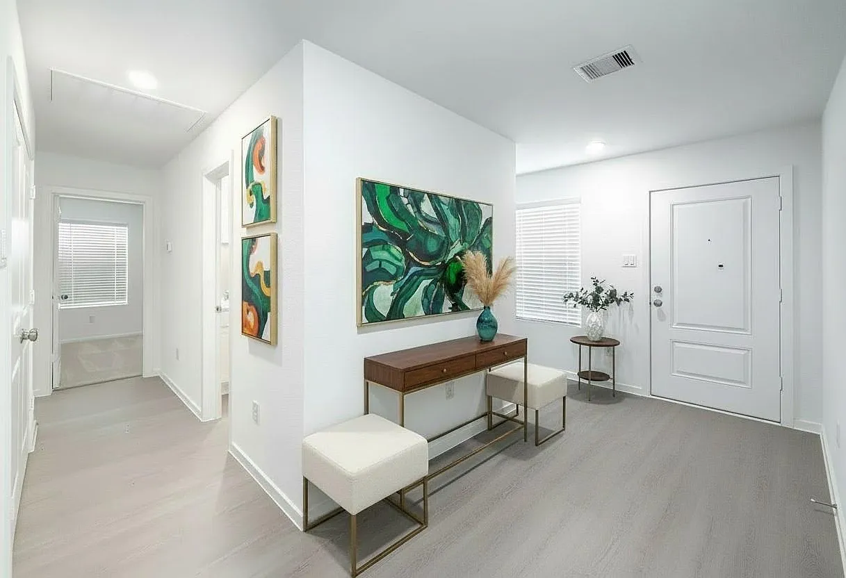4 bed, 2.0 bath, 1656 sqft, $2,000 — Photo 2