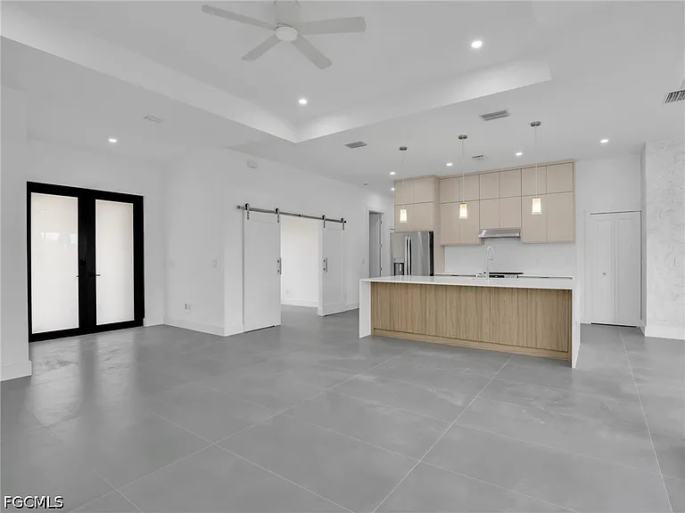 11153 Carnegie Ave — Photo 5
