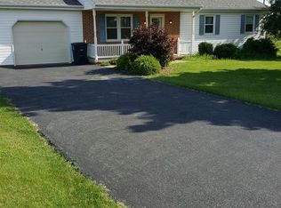3 Scott Dr, Gordonville, PA 17529