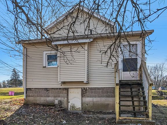 4th image of 313 E 1st St
