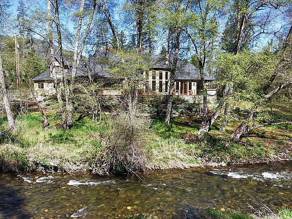 3rd image of 5343 Upper Applegate Rd