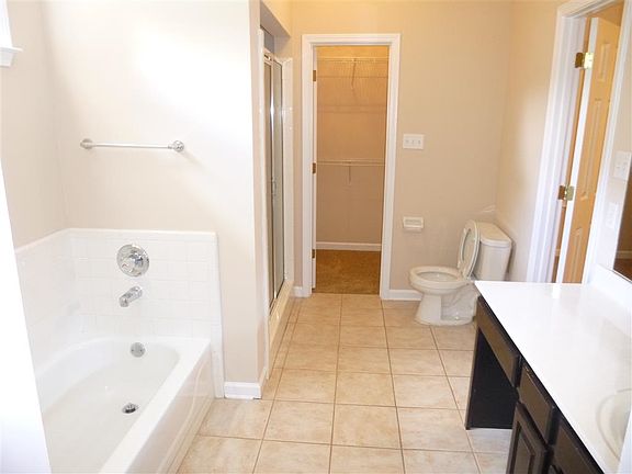 4th image of 125 Country Brook Dr