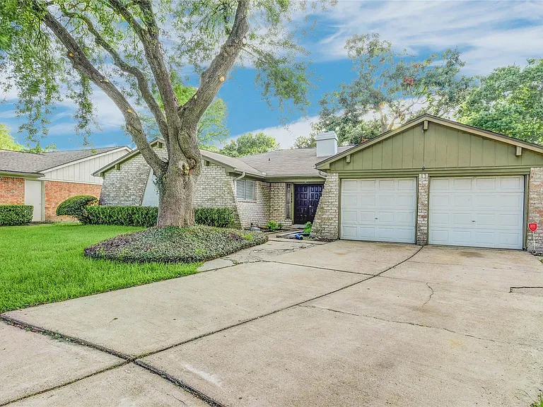 9510 Huntington Way Dr — Photo 2