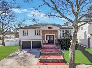 2 Valley Greens Drive, Valley Stream, NY 11581