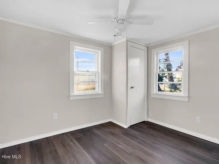211 Lawson St — Photo 18