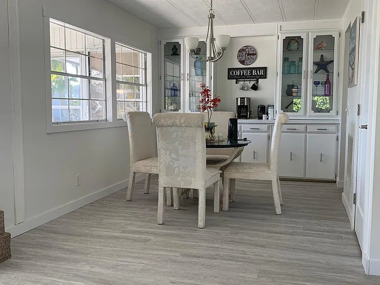 274 Glenwood Ln — Photo 2