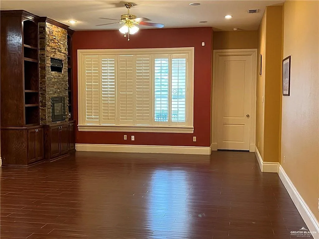 4 bed, 3.0 bath, 1524 sqft, $2,000 — Photo 2