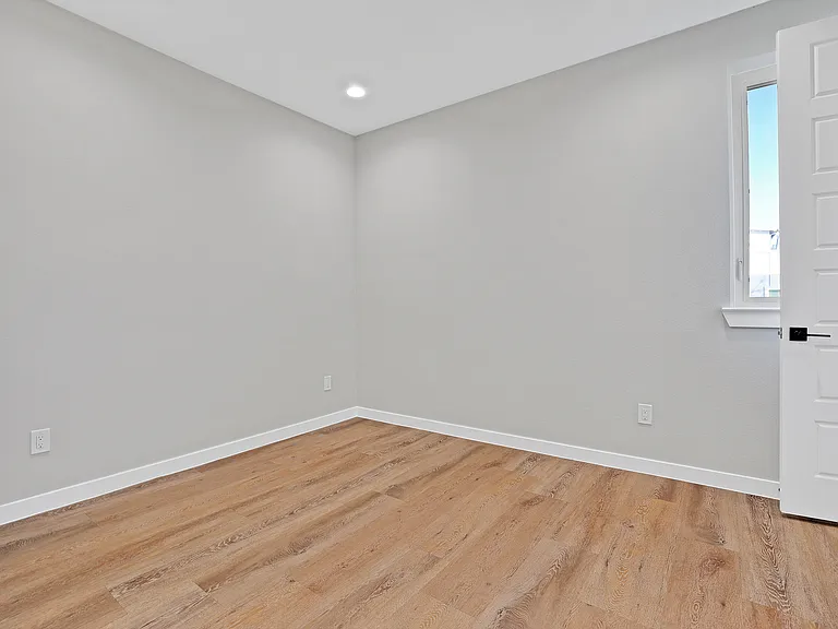 2815 Weisenberger St #201 — Photo 11