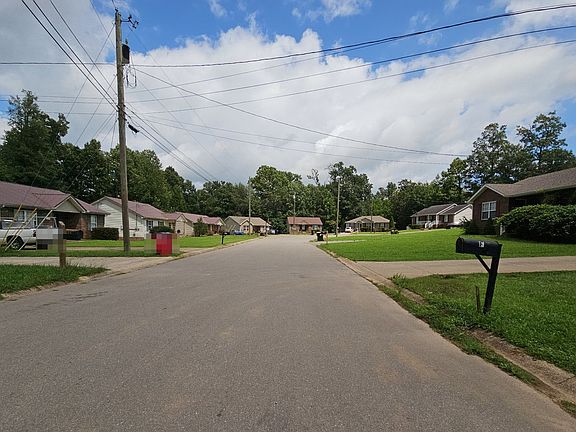4th image of 421 Terrier Way
