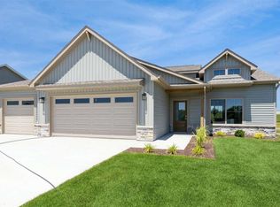 1102 High Ridge Trl, Solon, IA 52333