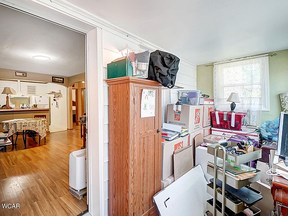 5th image of 714 Moberly St