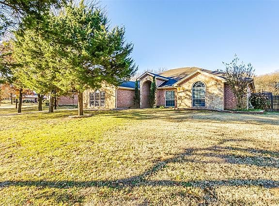2nd image of 325 Plantation Dr E