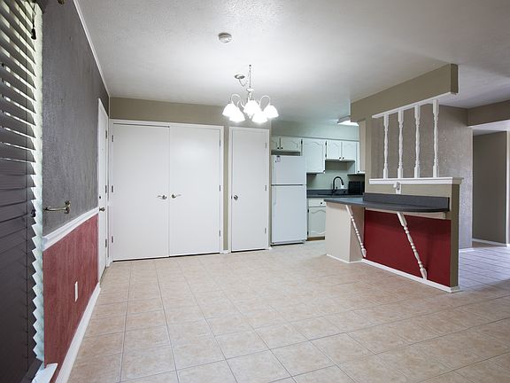 5th image of 6417 Yarmouth Ave
