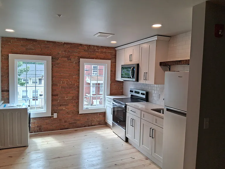 329 N Mulberry St #4 — Photo 3