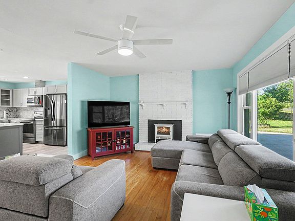 2nd image of 2905 Dove Ln