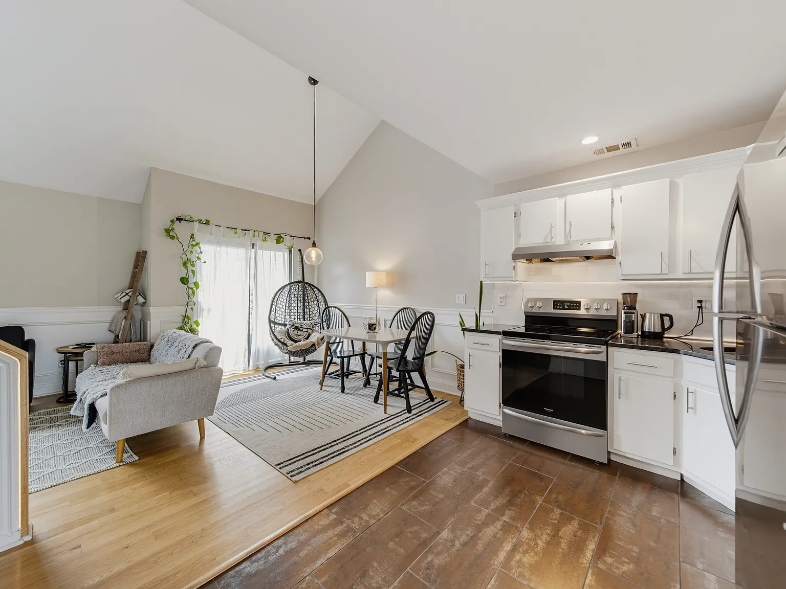 1 bed, 886 sqft, $2,250 — Photo 2