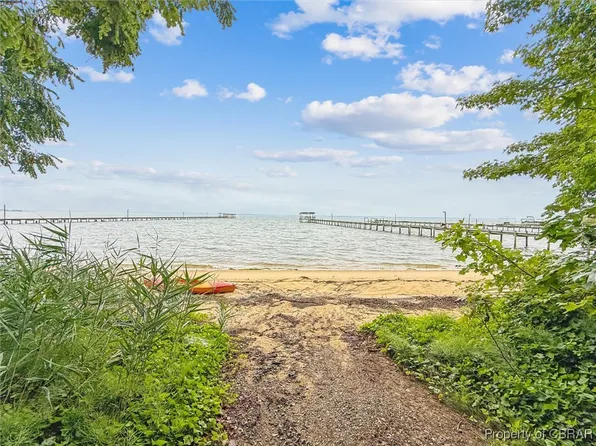 682 Bay Port Rd, Jamaica, VA 23079