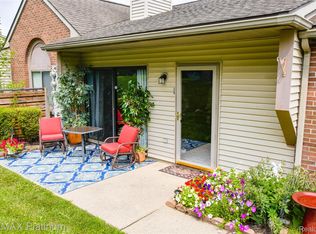 338 Spring Brooke Dr, Brighton, MI 48116