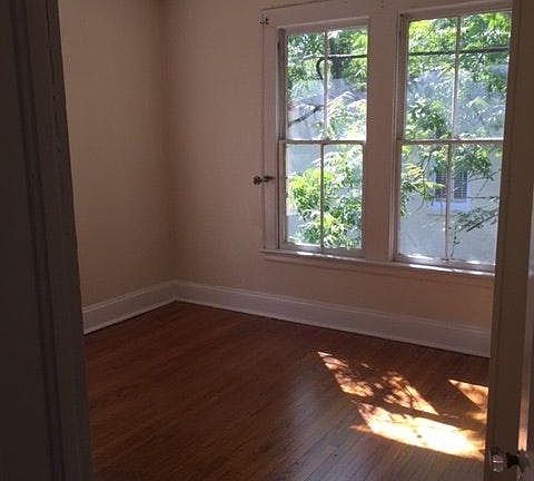 3rd image of 3822 Oak St