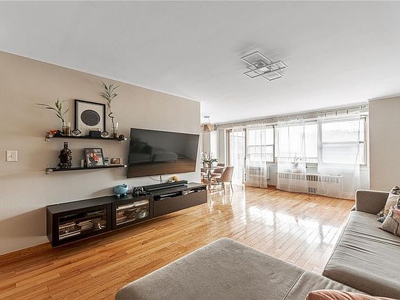 2nd image of 2925 W 5th St APT 8B