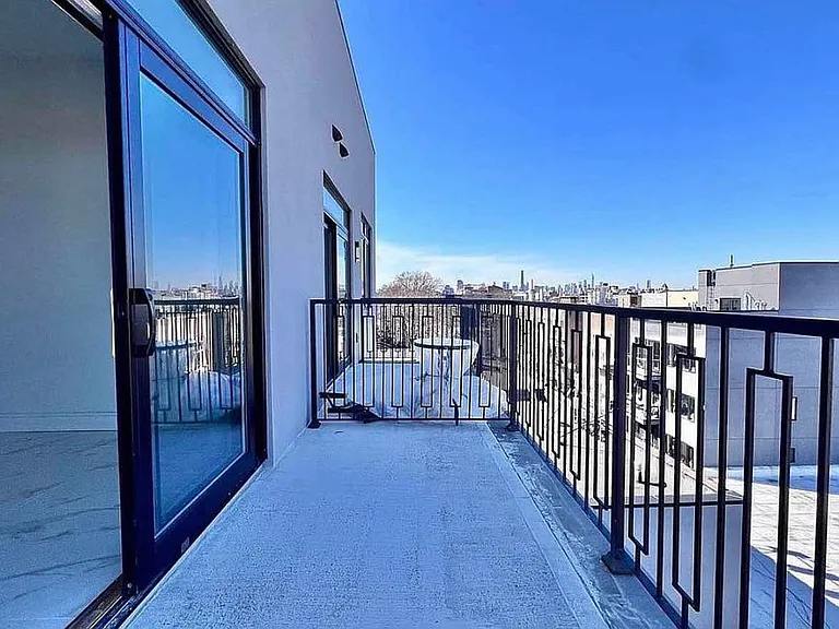 1537 Dean St #3L — Photo 14