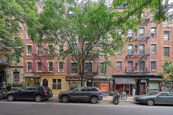 Rented by Universal Realty Group | media 37