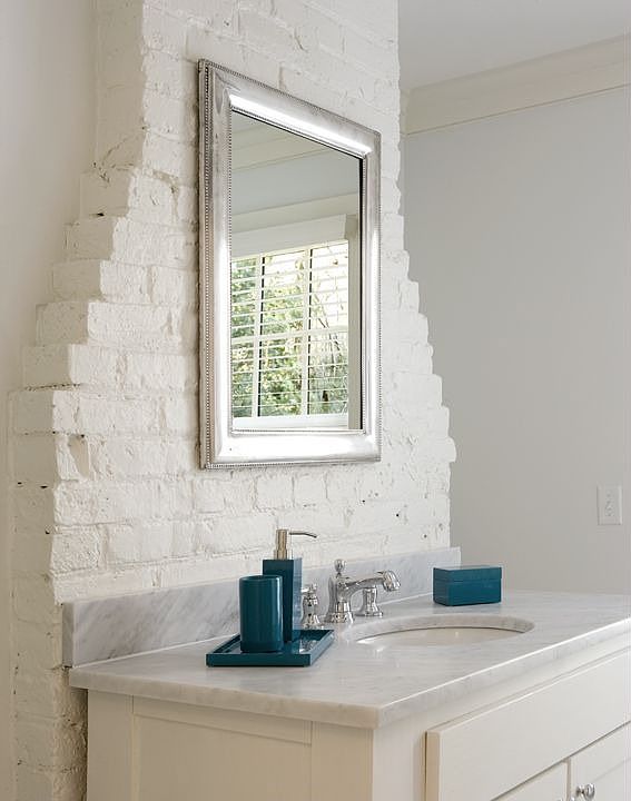 Guest Bathroom Upstairs